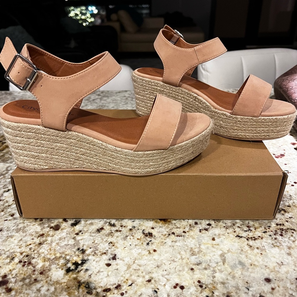 Cityclassified super cute! 7.5 true to size. Worn 1 time